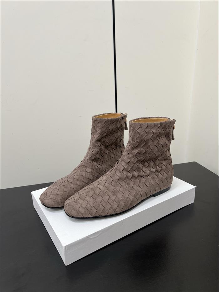 2025112817323565 380